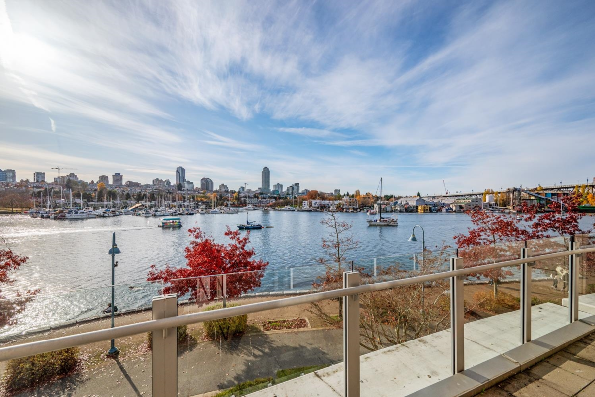 Garden / Landscaping Photo of 1576 Homer Mews, Vancouver, BC