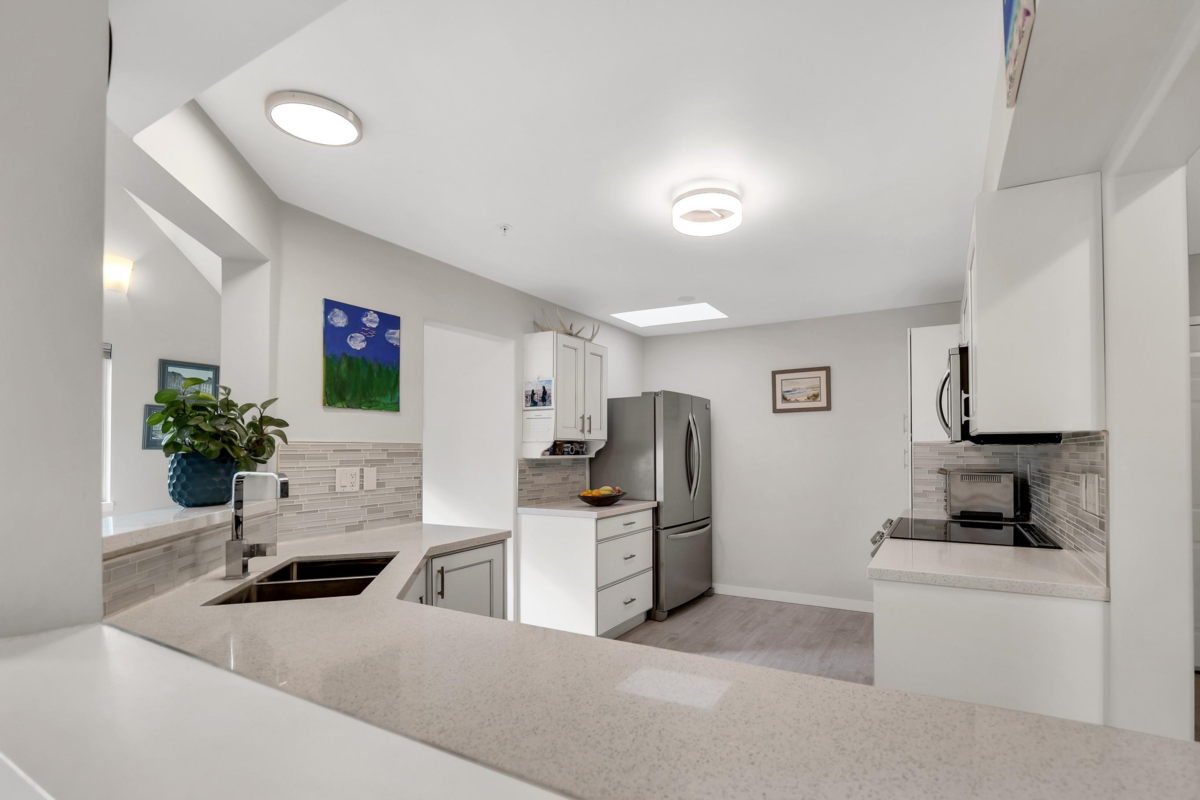Kitchen Island Photo of 301 1466 Pemberton Avenue, Squamish, BC