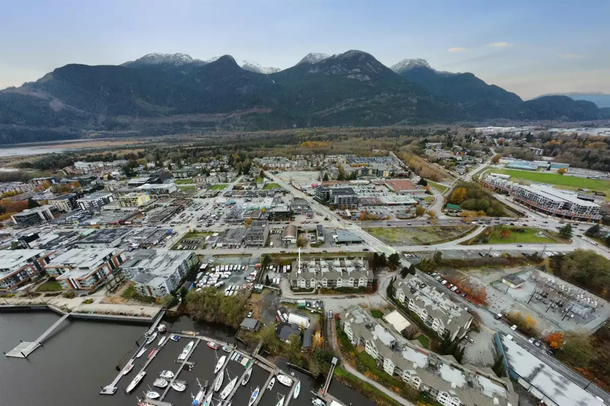 Living Room Photo of 301 1466 Pemberton Avenue, Squamish, BC