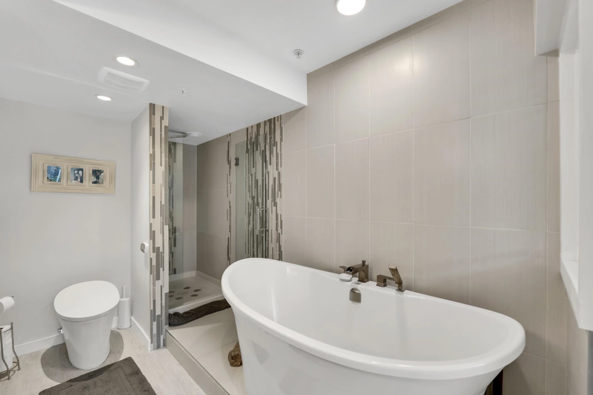 Walk-In Closet Photo of 301 1466 Pemberton Avenue, Squamish, BC