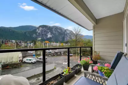 301 1466 Pemberton Avenue, Squamish, BC, Squamish — Apartment/Condo for sale
