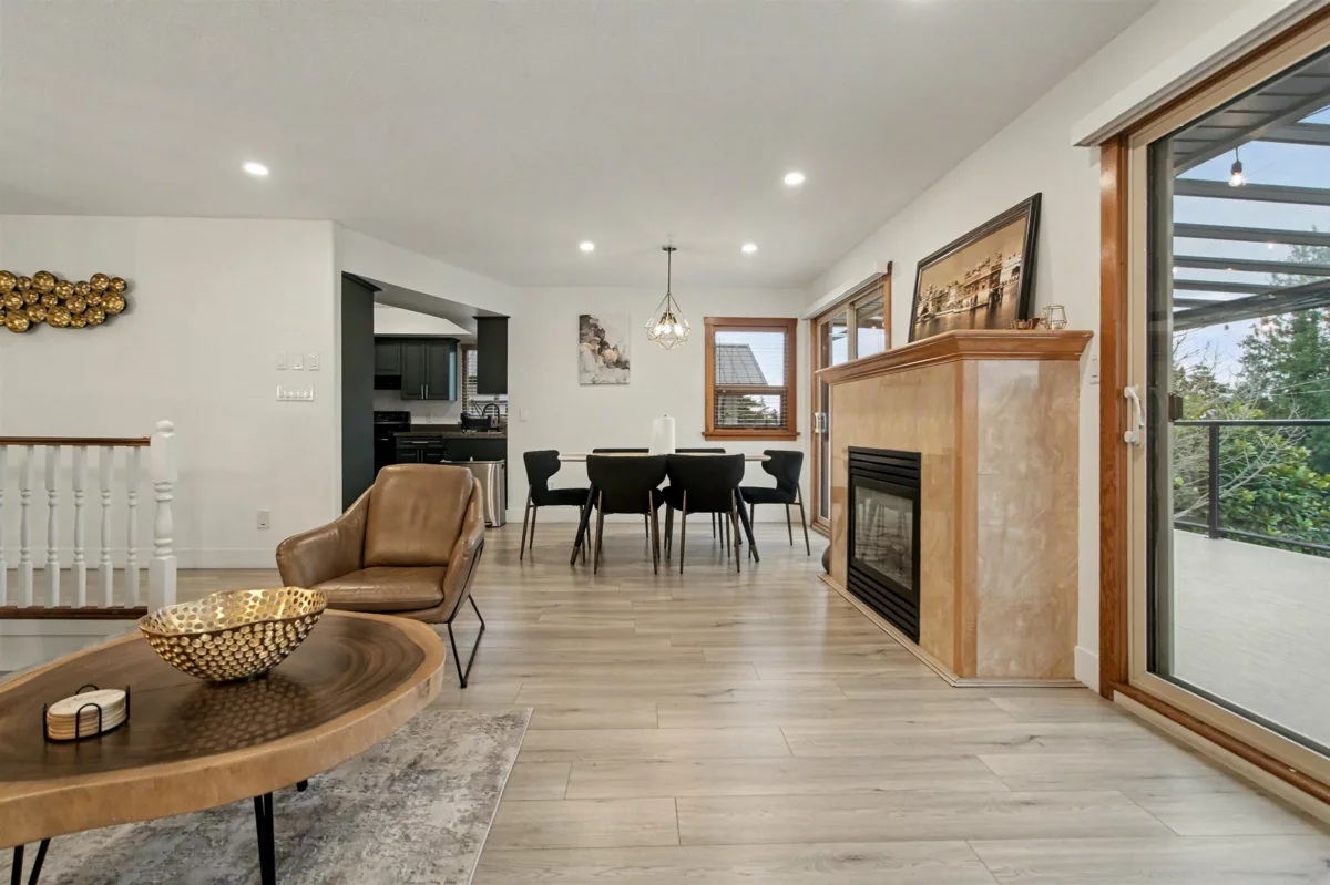 Breakfast Nook Photo of 1112 Stevens Street, White Rock, BC