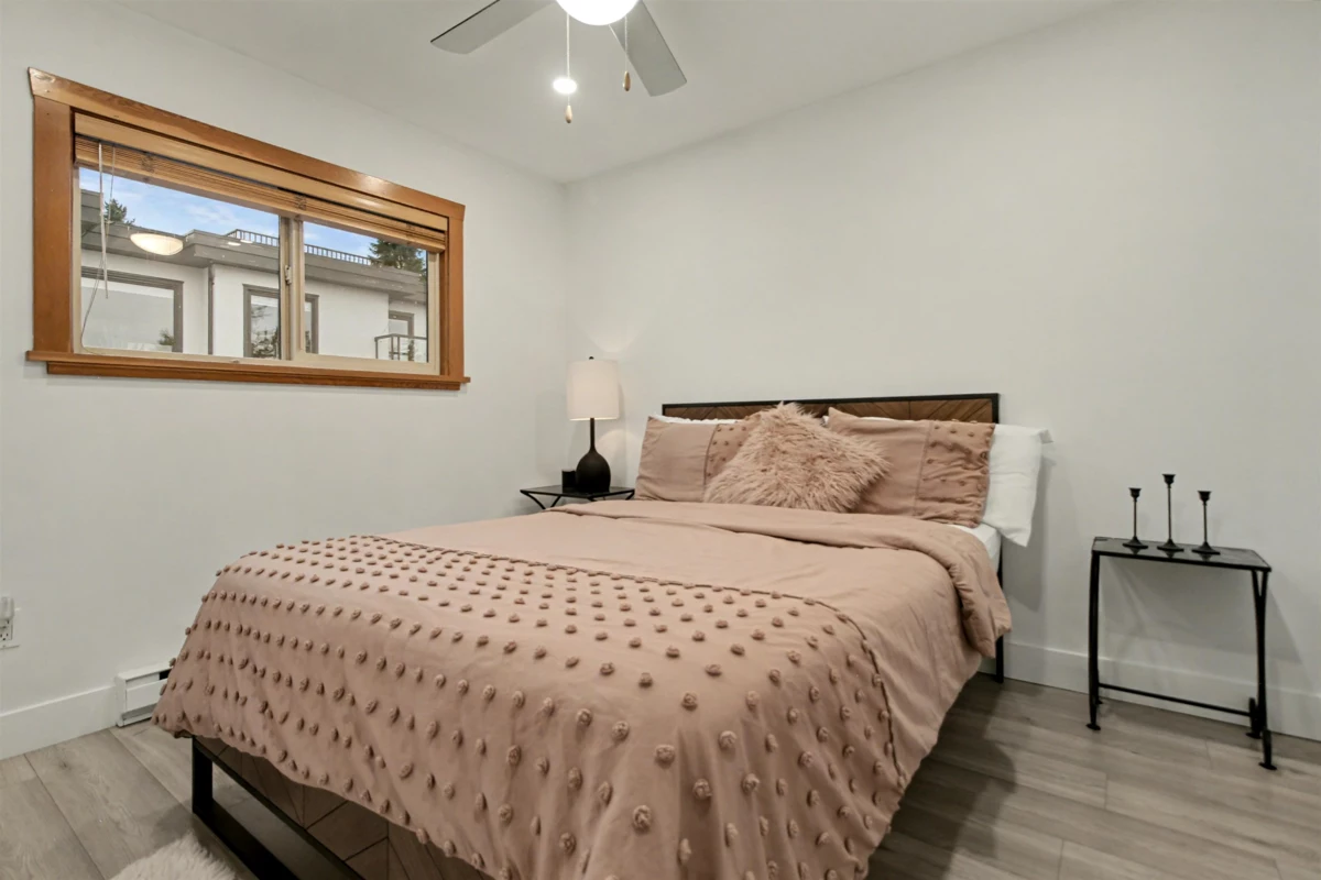 Entry Foyer Photo of 1112 Stevens Street, White Rock, BC