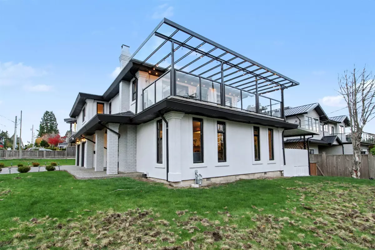 Living Room Photo of 1112 Stevens Street, White Rock, BC