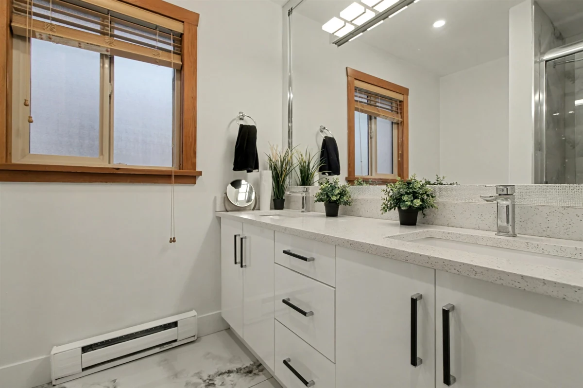 Staircase Photo of 1112 Stevens Street, White Rock, BC