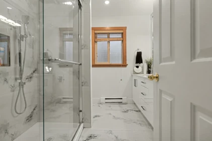 Hallway Photo of 1112 Stevens Street, White Rock, BC