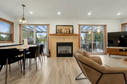 Kitchen Island Photo of 1112 Stevens Street, White Rock, BC