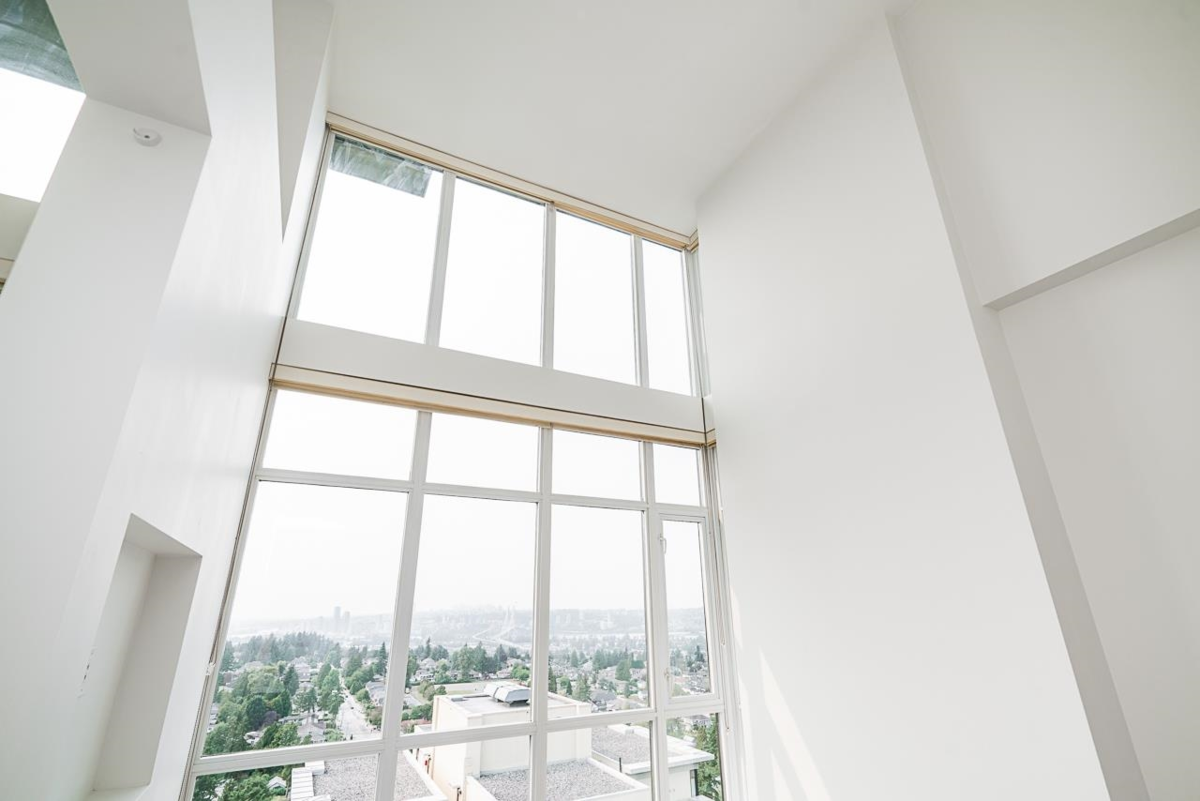 Kitchen Photo of 2507 10777 University Drive, Surrey, BC