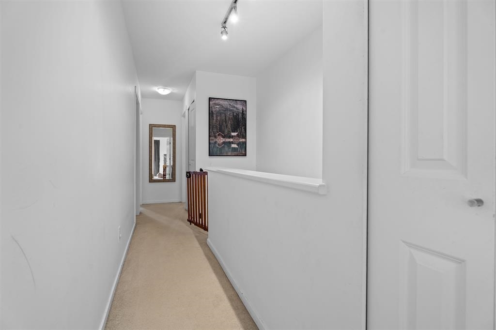 Entry Foyer Photo of 8 16678 25 Avenue, Surrey, BC