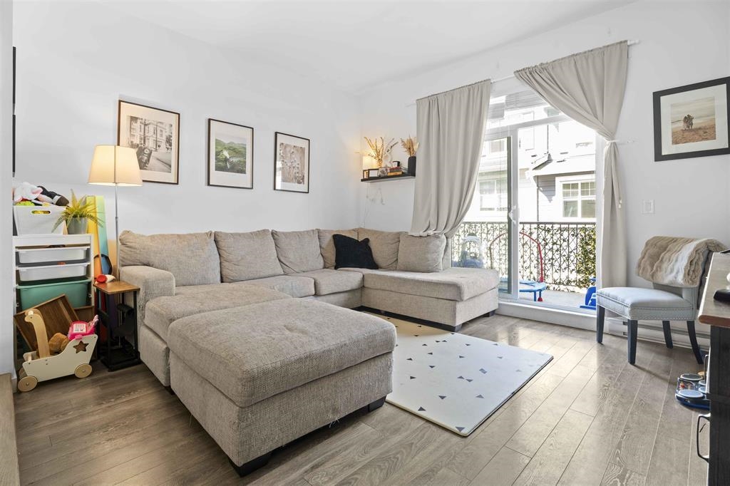 Kitchen Island Photo of 8 16678 25 Avenue, Surrey, BC