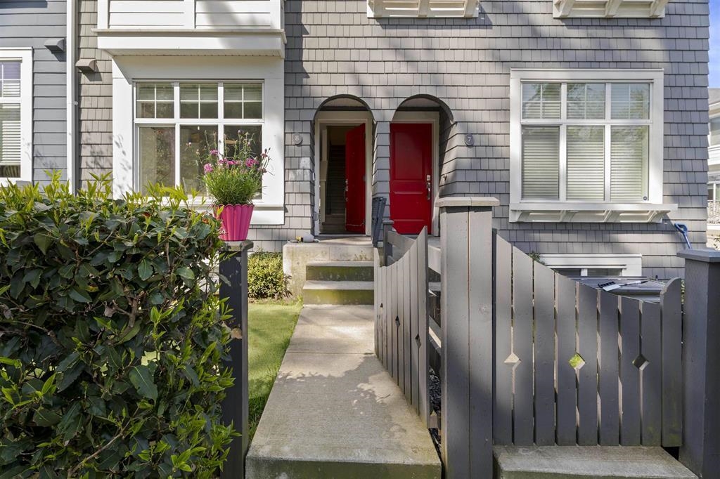 Outdoor Deck Photo of 8 16678 25 Avenue, Surrey, BC
