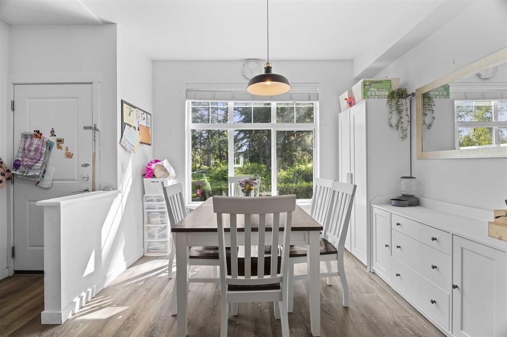 Primary Bathroom Photo of 8 16678 25 Avenue, Surrey, BC