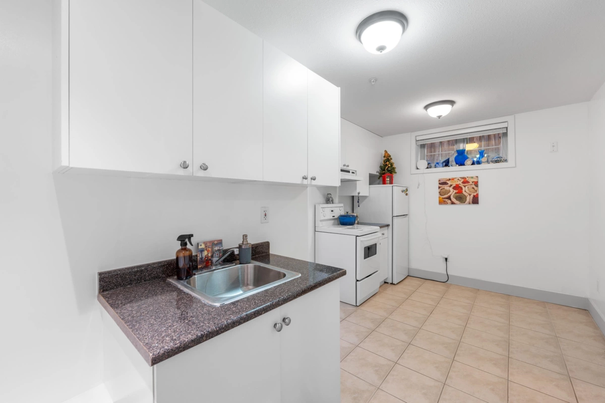 Basement Recreation Room Photo of 1636 E 12th Avenue, Vancouver, BC