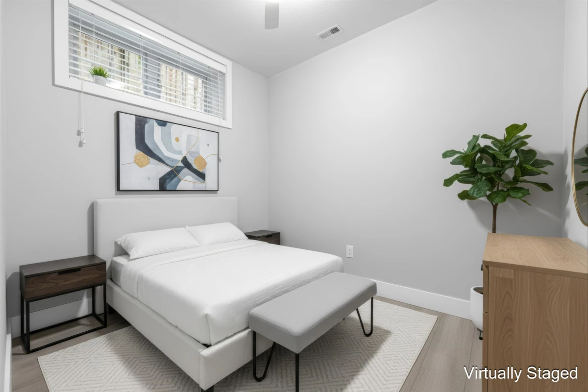 Entry Foyer Photo of 1636 E 12th Avenue, Vancouver, BC