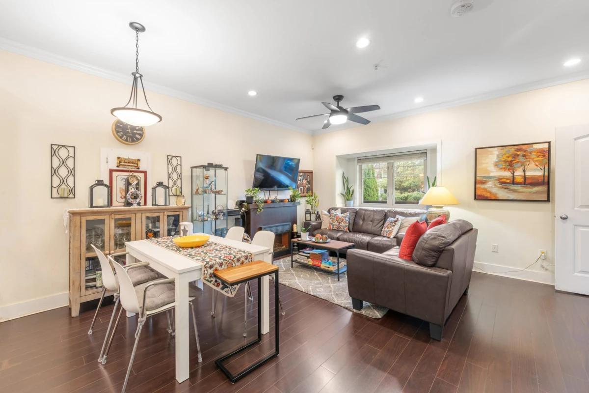 Family Room Photo of 1636 E 12th Avenue, Vancouver, BC