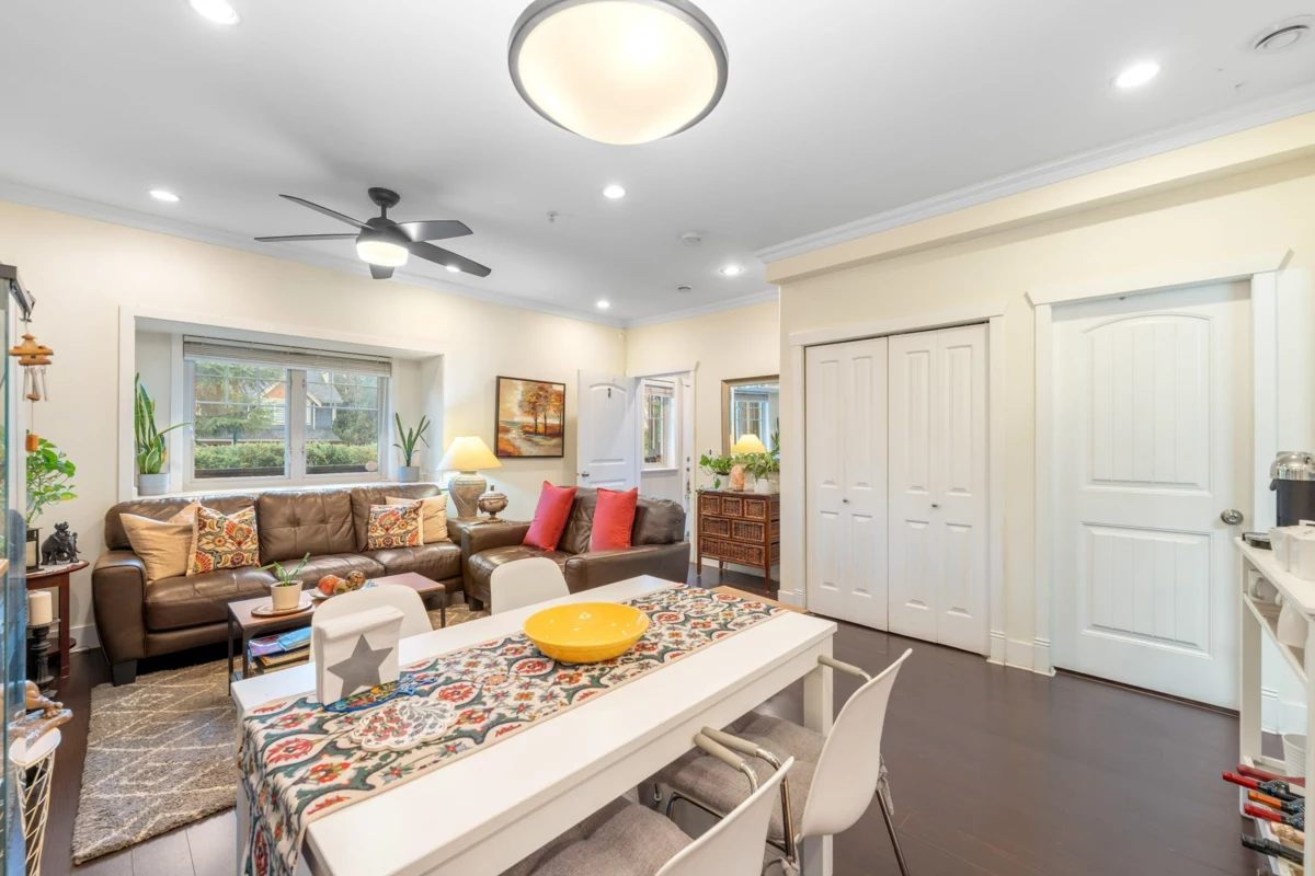 Kitchen Photo of 1636 E 12th Avenue, Vancouver, BC