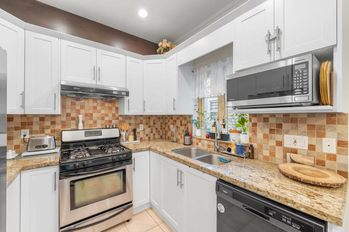 Pantry Photo of 1636 E 12th Avenue, Vancouver, BC