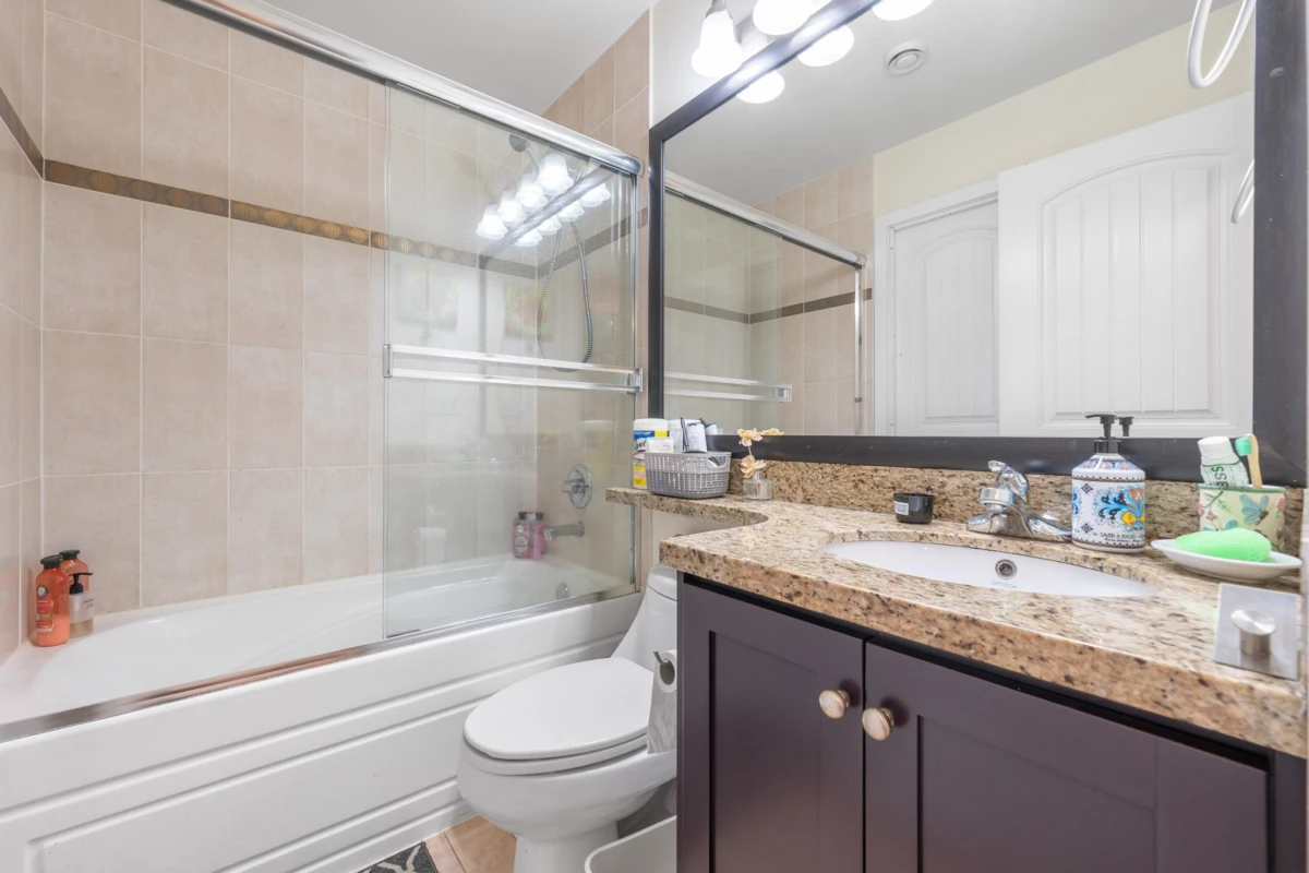 Powder Room Photo of 1636 E 12th Avenue, Vancouver, BC