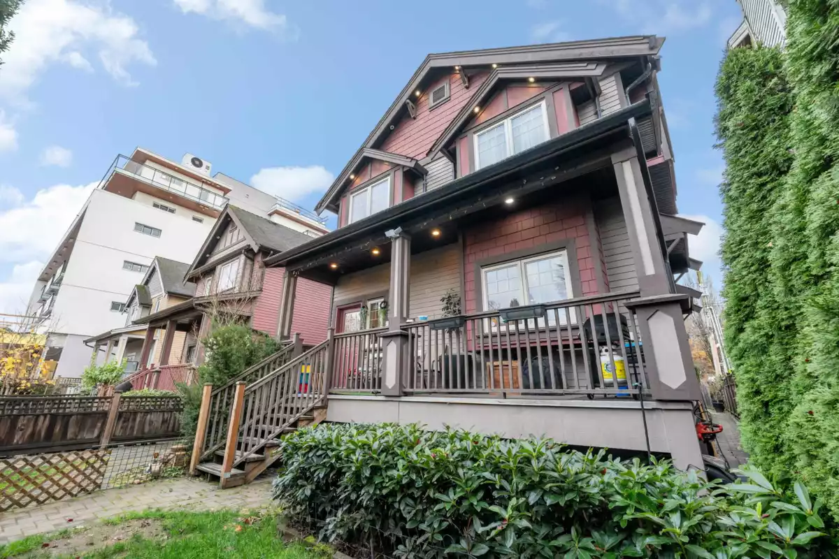 Swimming Pool Photo of 1636 E 12th Avenue, Vancouver, BC