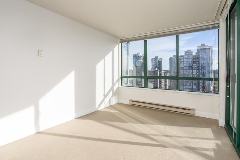 Backyard Photo of 803 121 Tenth Street, New Westminster, BC