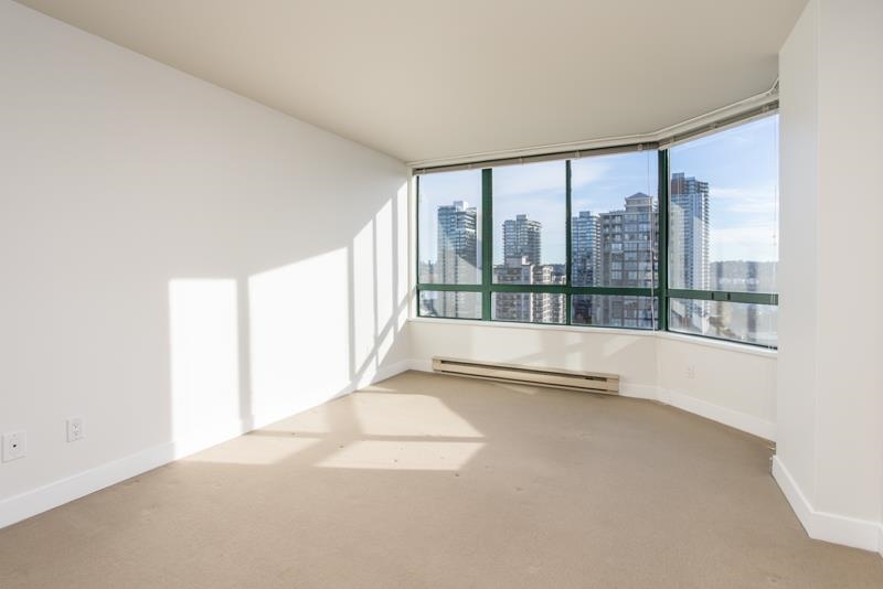 Entry Foyer Photo of 803 121 Tenth Street, New Westminster, BC
