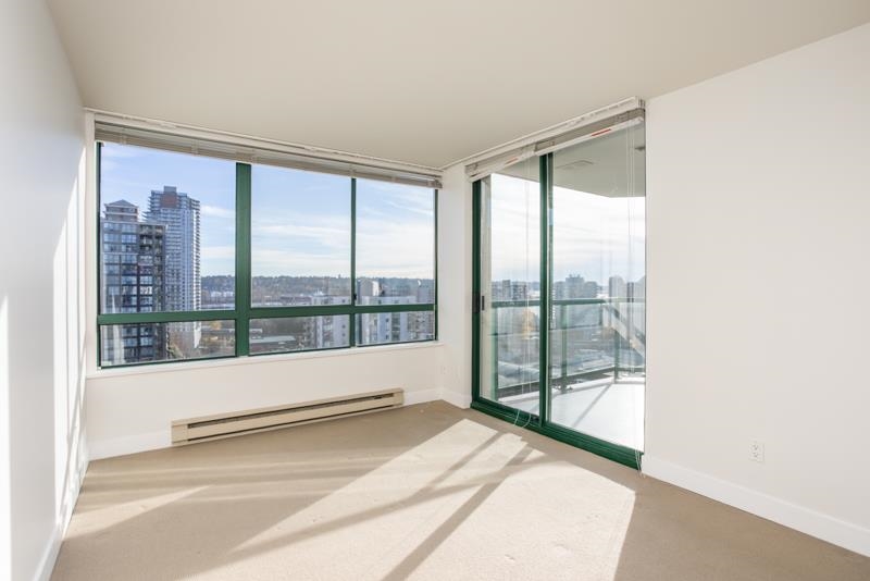 Front Yard Photo of 803 121 Tenth Street, New Westminster, BC