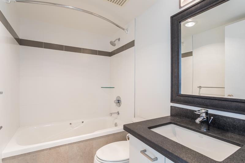 Garden / Landscaping Photo of 803 121 Tenth Street, New Westminster, BC