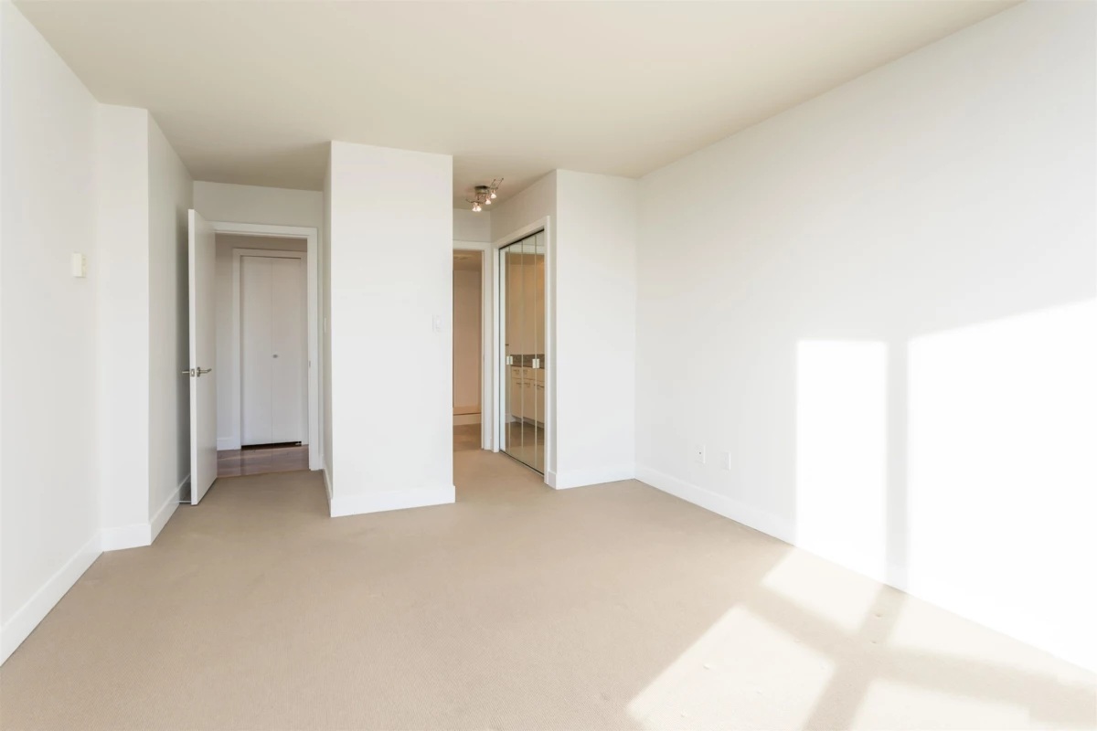 Hallway Photo of 803 121 Tenth Street, New Westminster, BC