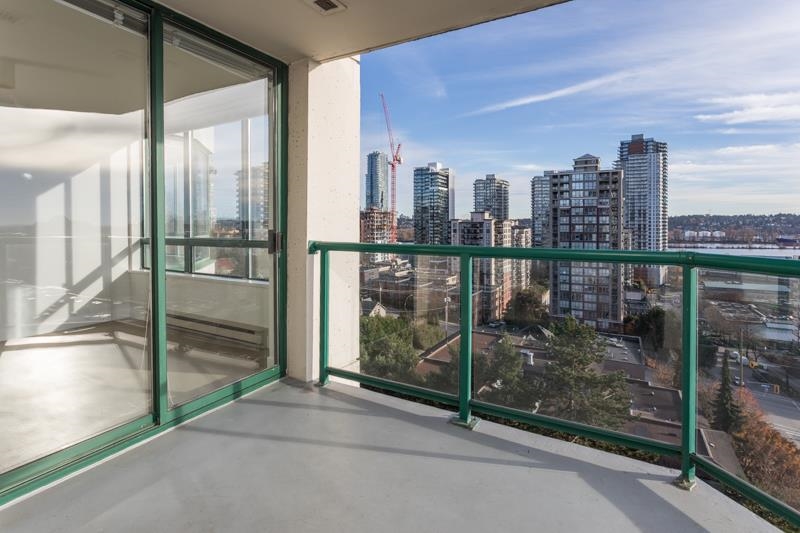 Kitchen Island Photo of 803 121 Tenth Street, New Westminster, BC