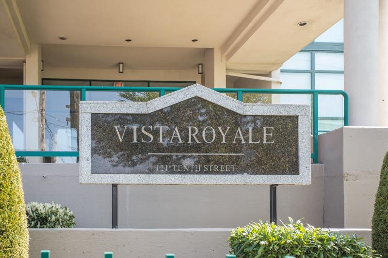 Living Room Photo of 803 121 Tenth Street, New Westminster, BC