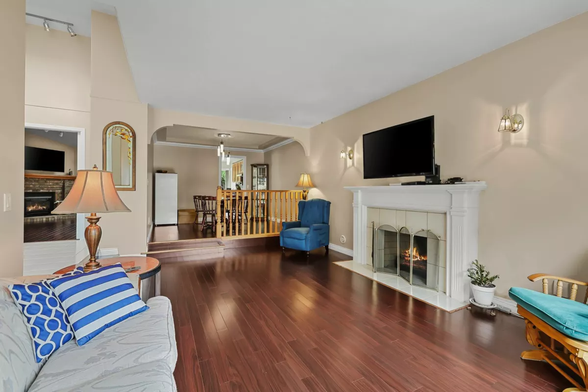 Kitchen Island Photo of 6041 186 Street, Surrey, BC