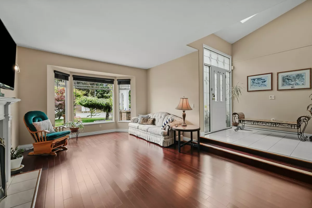 Kitchen Photo of 6041 186 Street, Surrey, BC