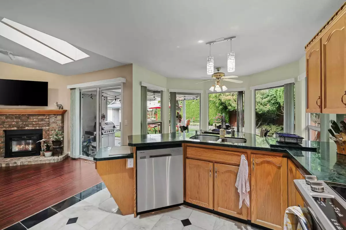 Primary Bathroom Photo of 6041 186 Street, Surrey, BC