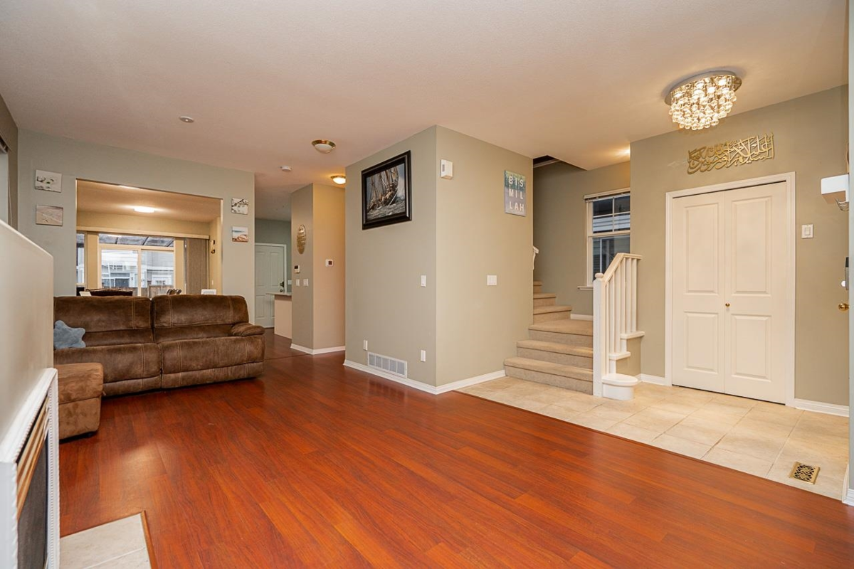 Kitchen Photo of 14858 58 Avenue, Surrey, BC