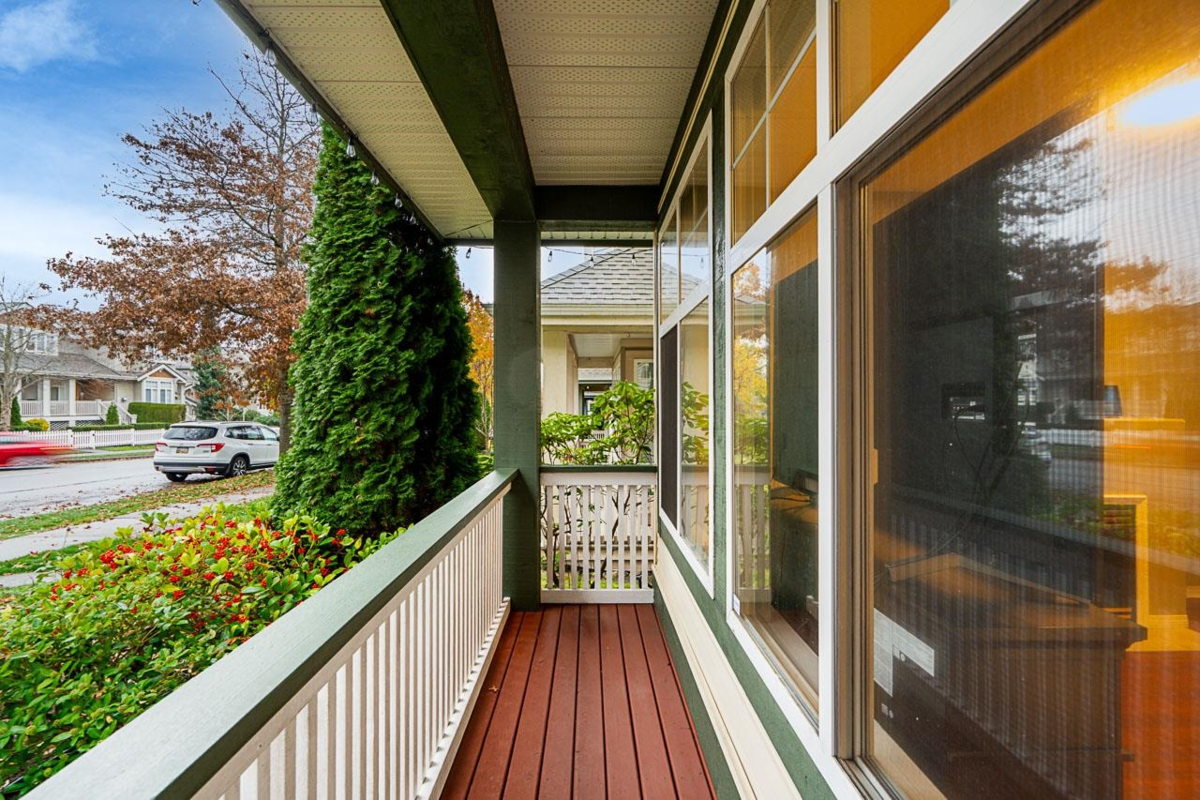 Living Room Photo of 14858 58 Avenue, Surrey, BC