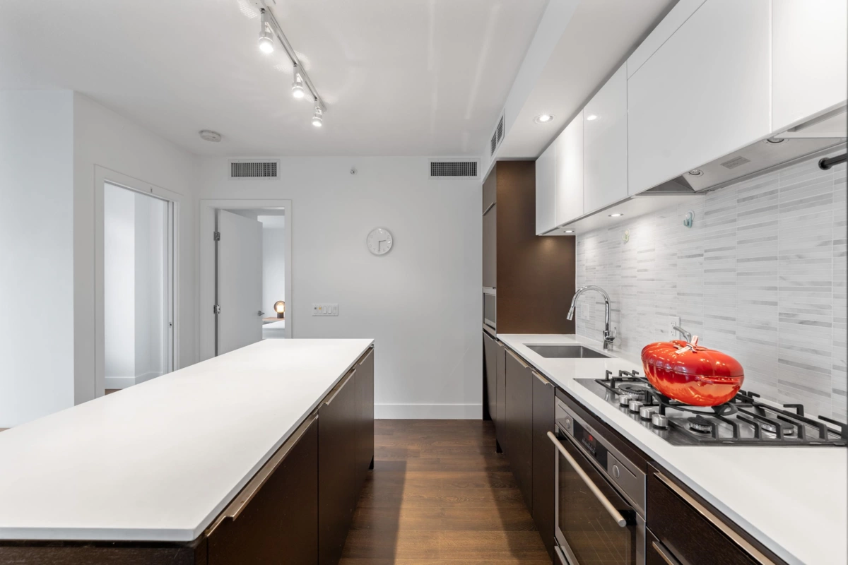 Primary Bathroom Photo of 621 5233 Gilbert Road, Richmond, BC