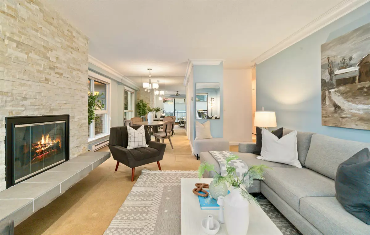 Dining Area Photo of 405 1157 Nelson Street, Vancouver, BC