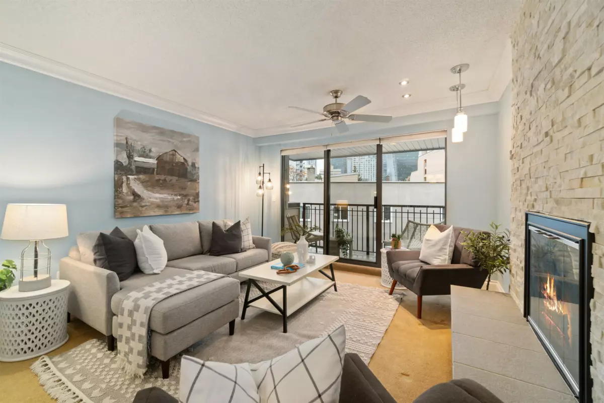 Family Room Photo of 405 1157 Nelson Street, Vancouver, BC