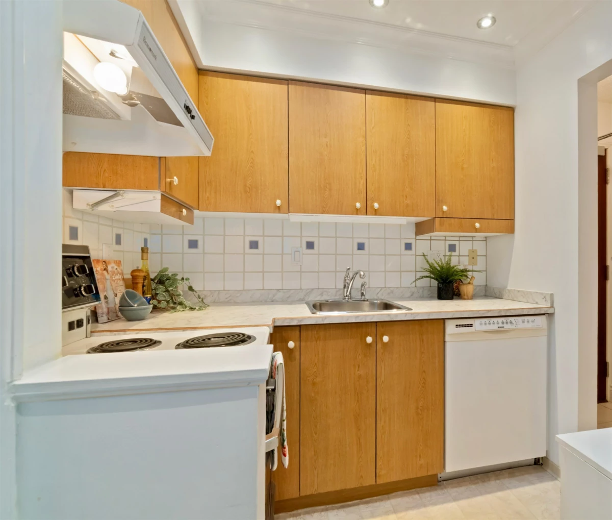 Guest Bathroom Photo of 405 1157 Nelson Street, Vancouver, BC