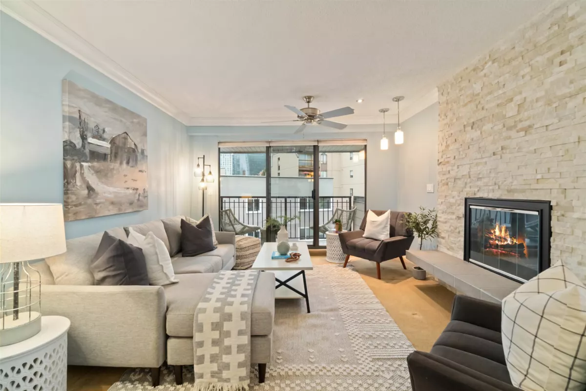 Living Room Photo of 405 1157 Nelson Street, Vancouver, BC