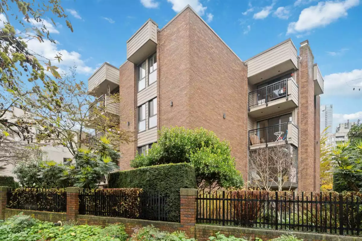 Mudroom Photo of 405 1157 Nelson Street, Vancouver, BC