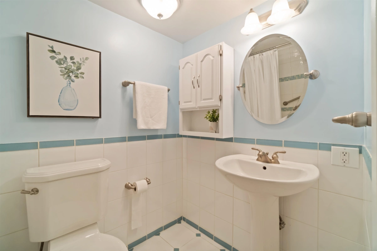 Powder Room Photo of 405 1157 Nelson Street, Vancouver, BC