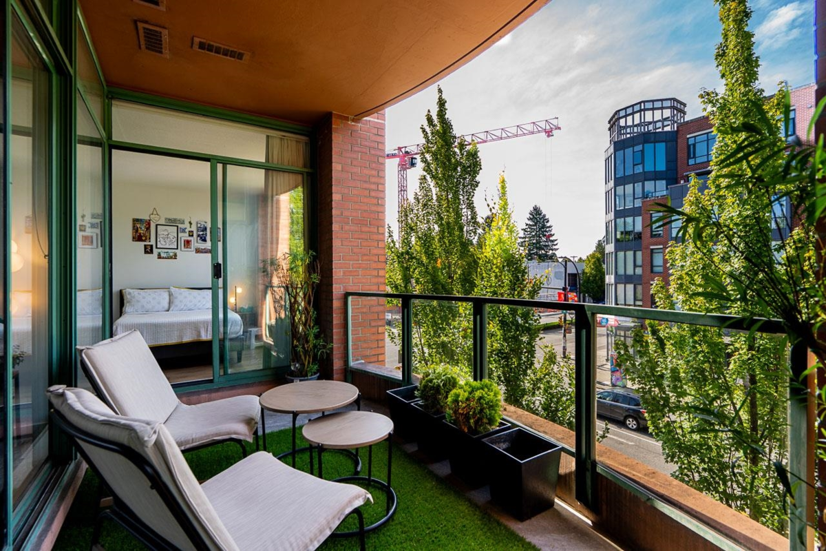 Backyard Photo of 408 503 W 16th Avenue, Vancouver, BC