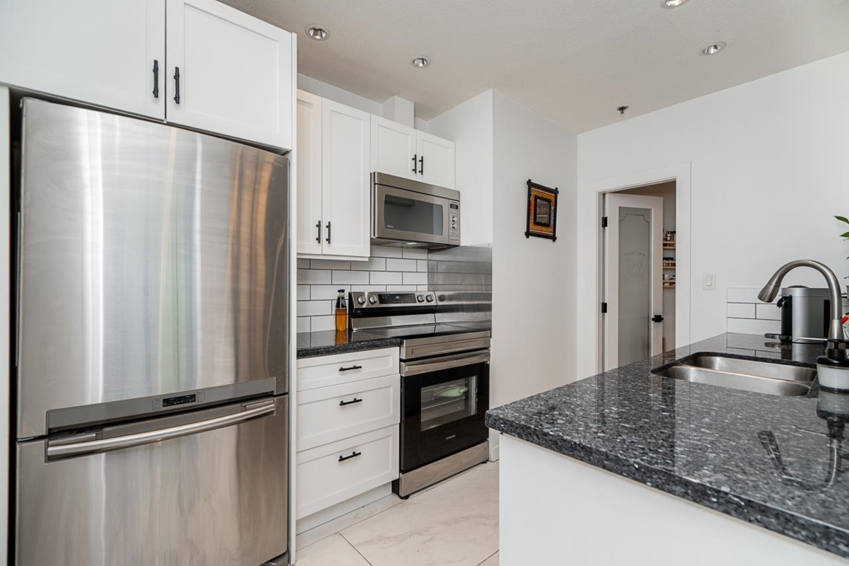 Breakfast Nook Photo of 408 503 W 16th Avenue, Vancouver, BC