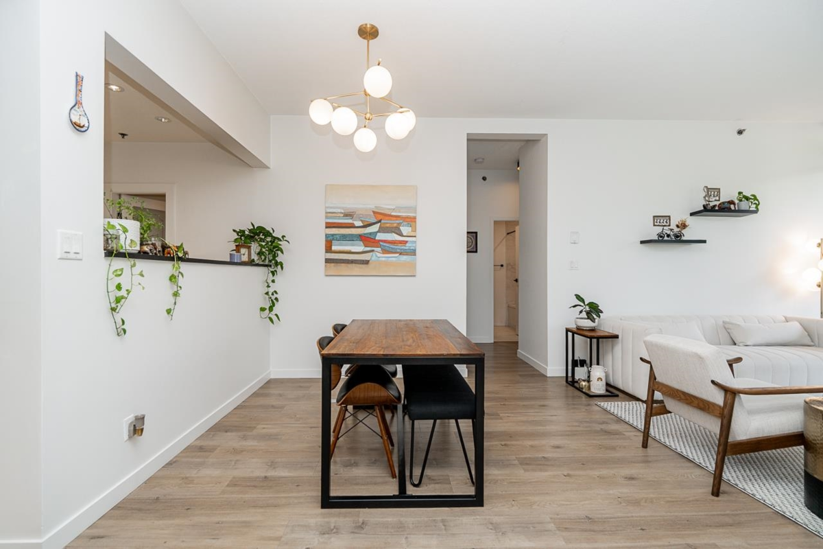 Dining Area Photo of 408 503 W 16th Avenue, Vancouver, BC