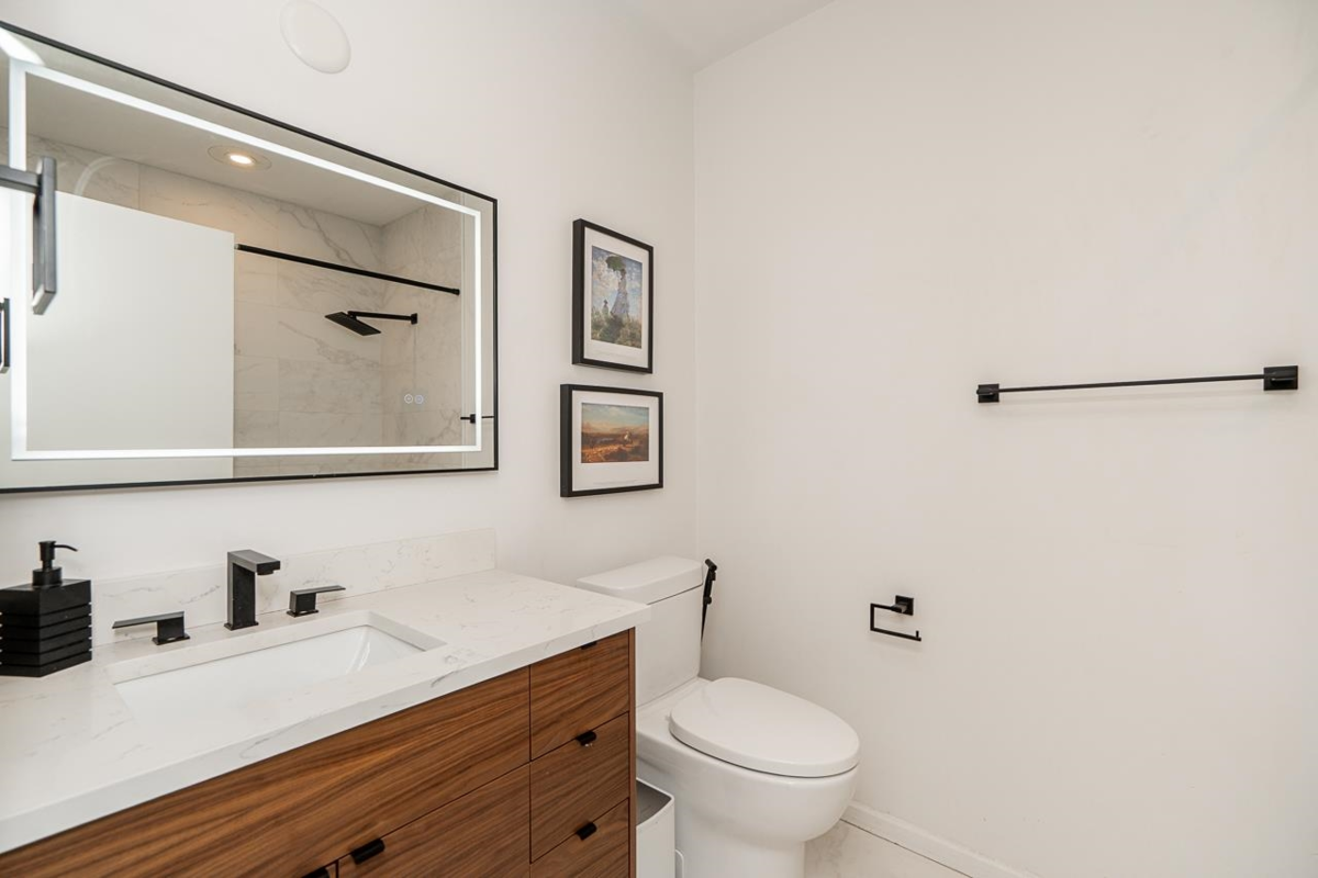 Entry Foyer Photo of 408 503 W 16th Avenue, Vancouver, BC