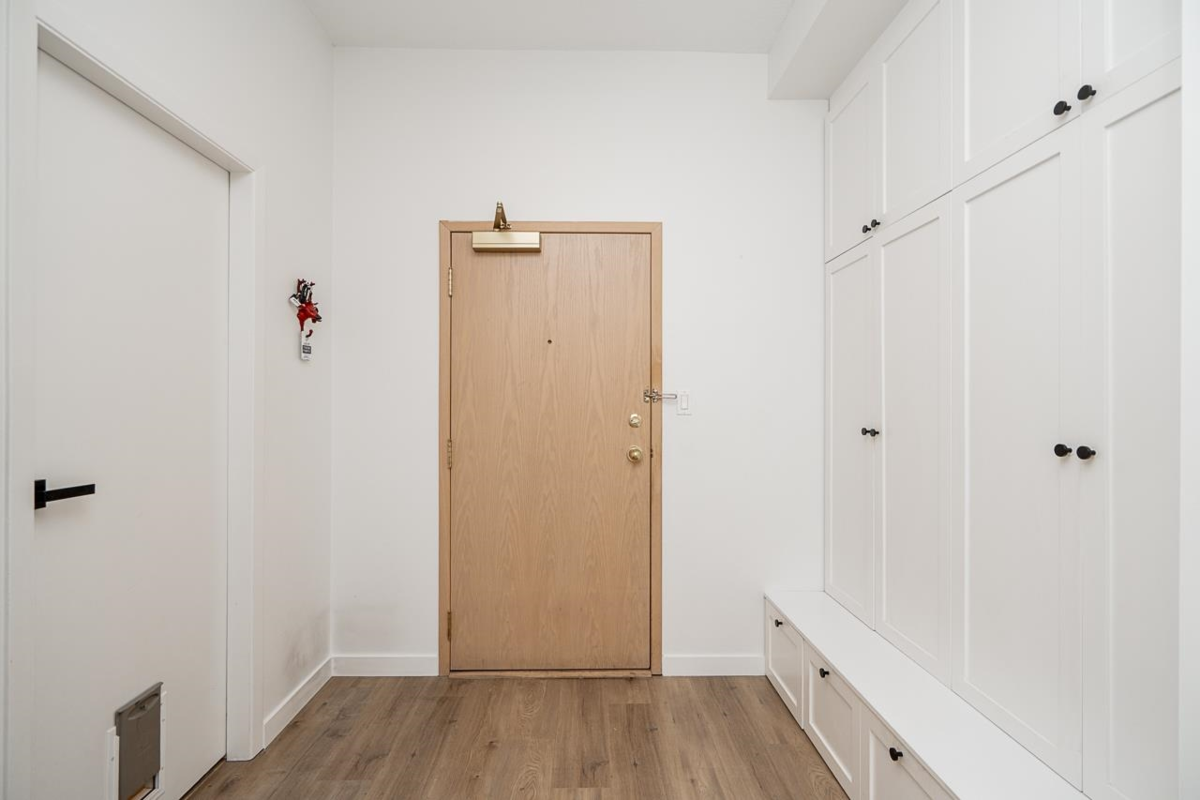 Front Yard Photo of 408 503 W 16th Avenue, Vancouver, BC