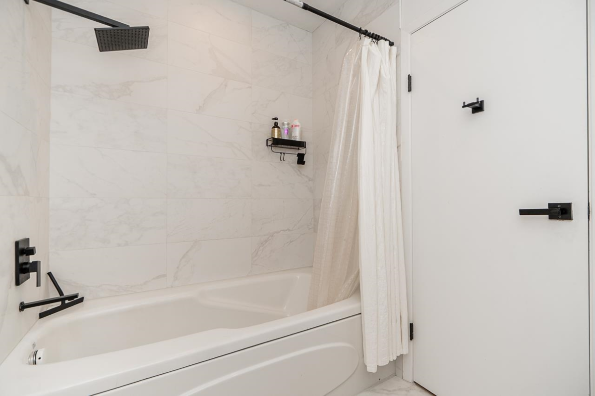 Hallway Photo of 408 503 W 16th Avenue, Vancouver, BC