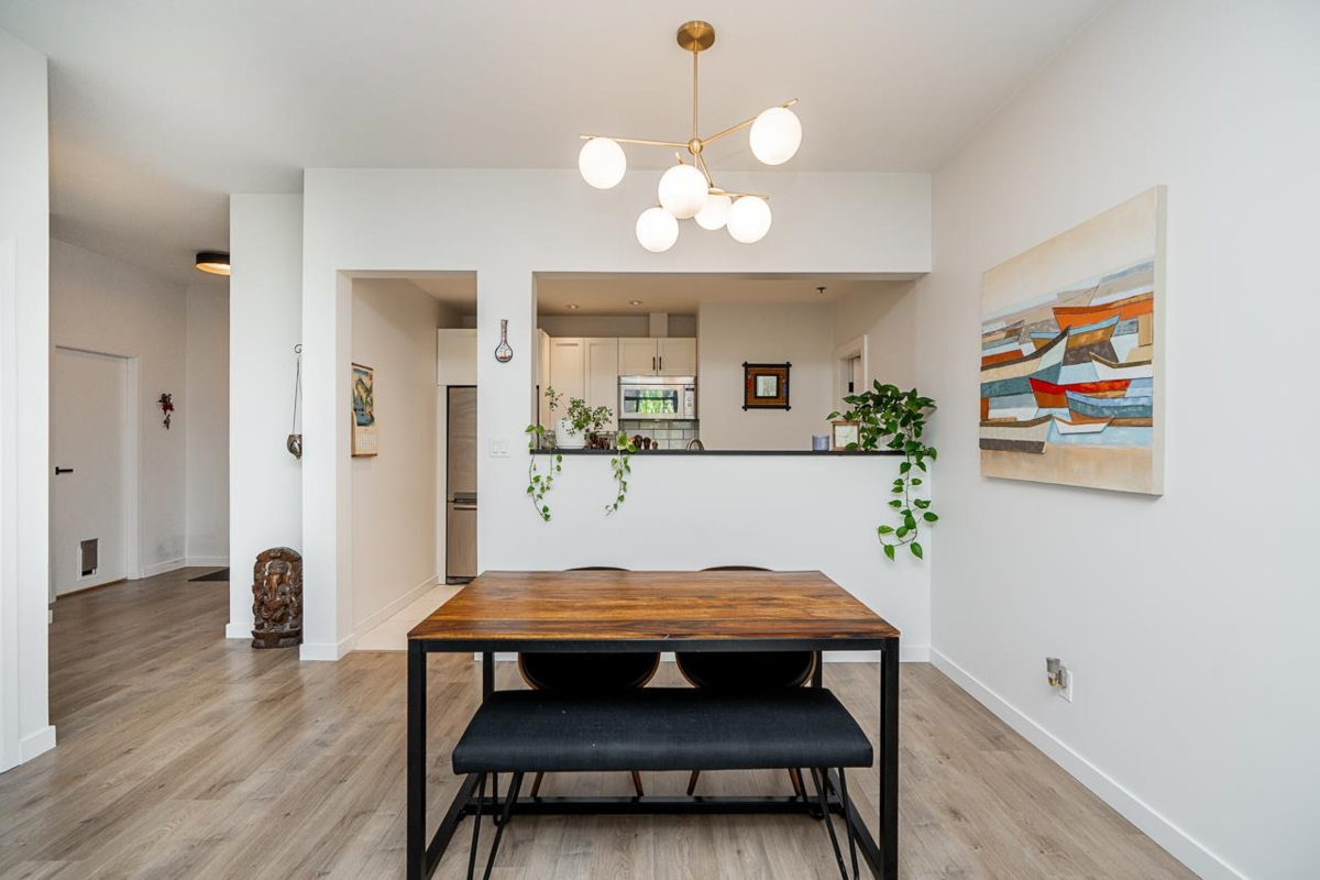 Kitchen Island Photo of 408 503 W 16th Avenue, Vancouver, BC