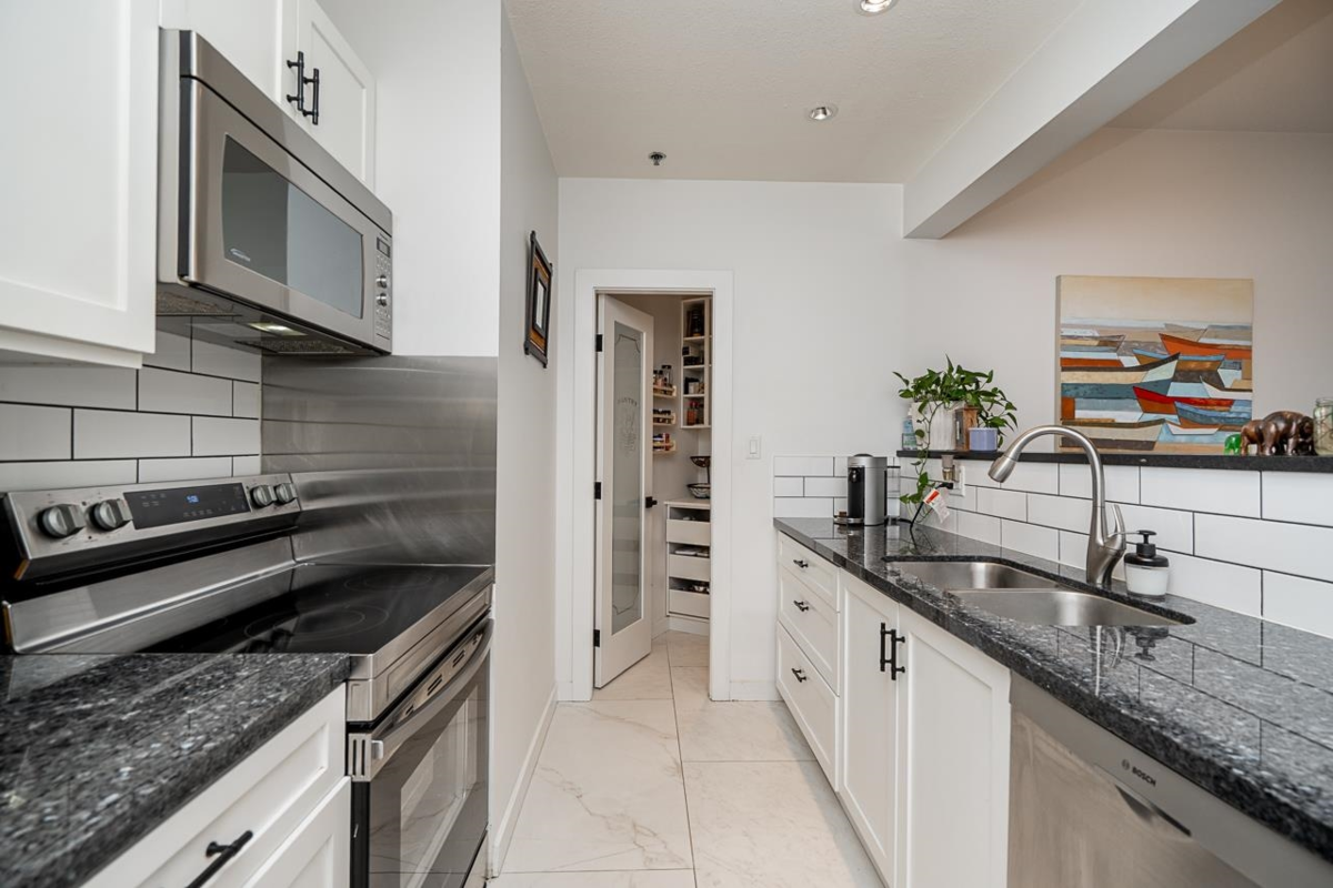 Primary Bedroom Photo of 408 503 W 16th Avenue, Vancouver, BC